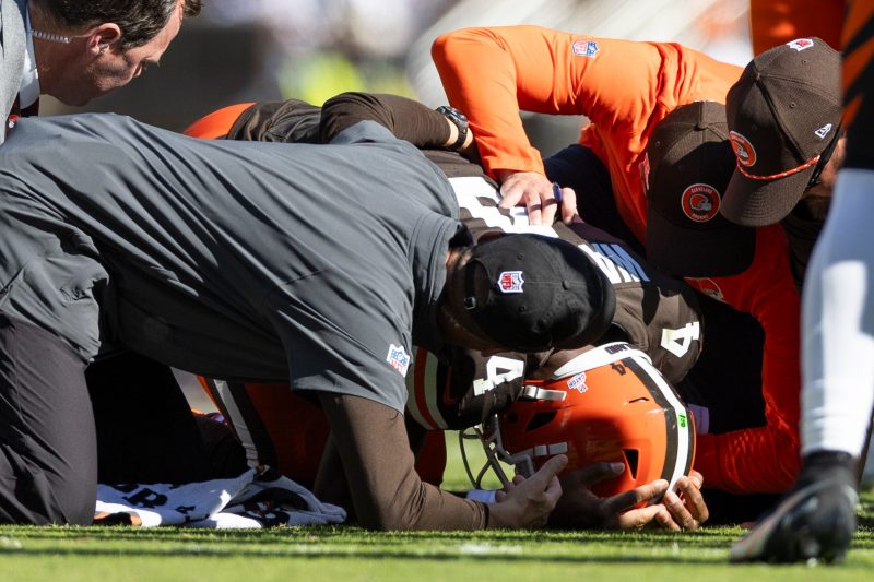 Browns star rips fans for booing QB during serious injury