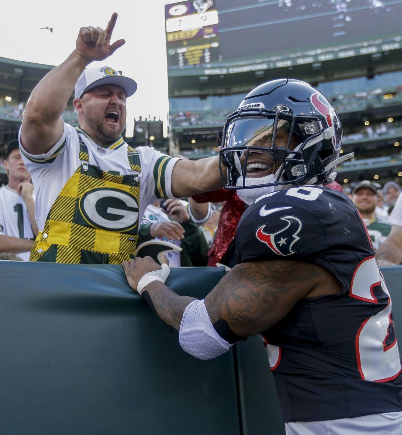 Packers fan who stopped Texans RB’s Lambeau Leap ejected – or was he?